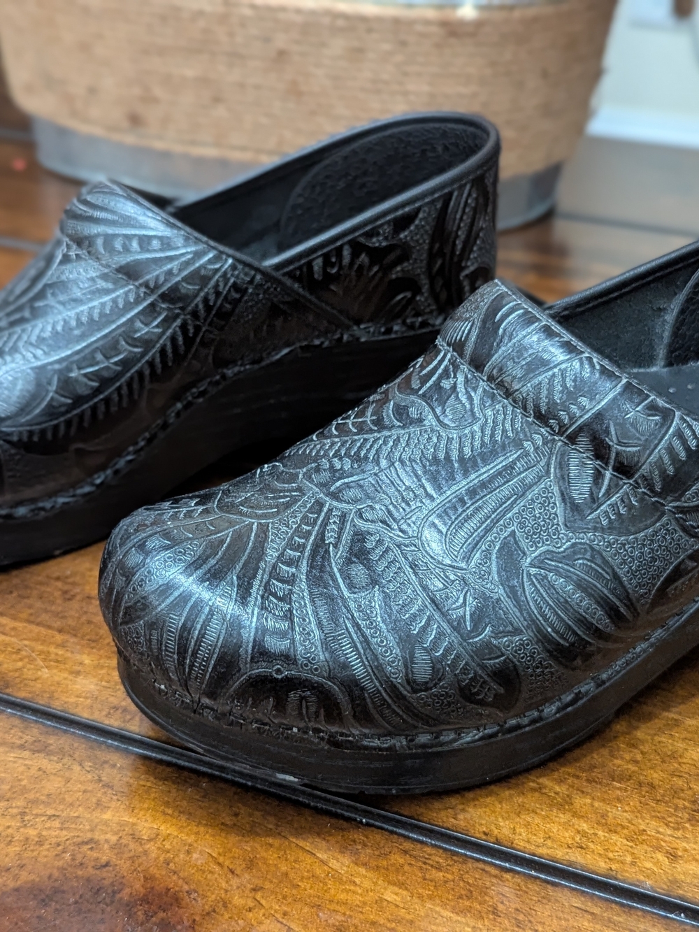 Dansko Professional Black Tooled Leather Floral Clogs Shoes EU 38 / US 7.5-8 - Picture 6 of 10